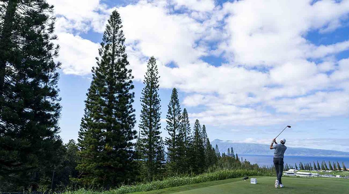 Scottie Scheffler tees off at the 2022 Sentry Tournament of Champions at Kapalua, Hawaii.